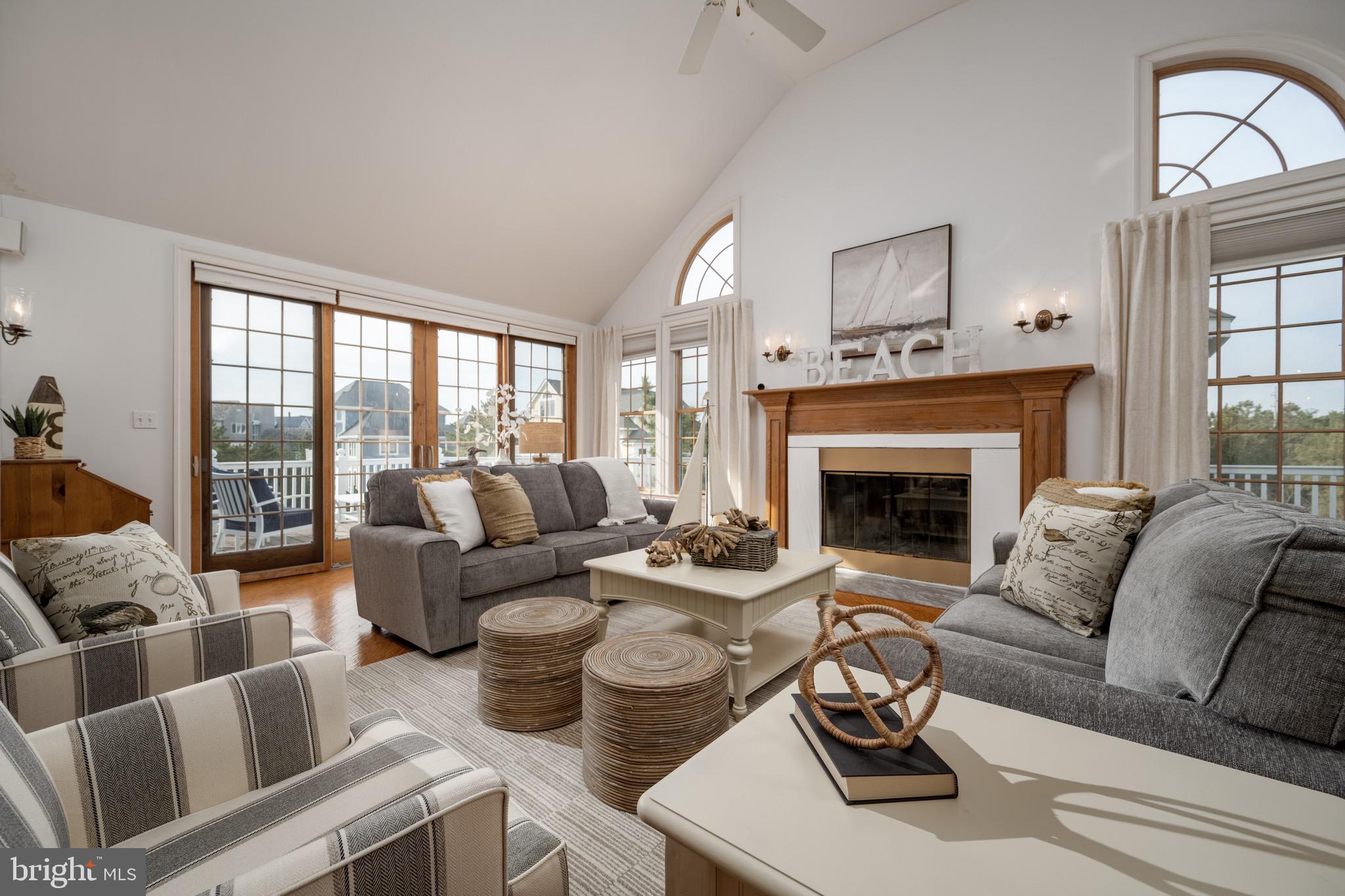 PELICANS POUCH - Residential