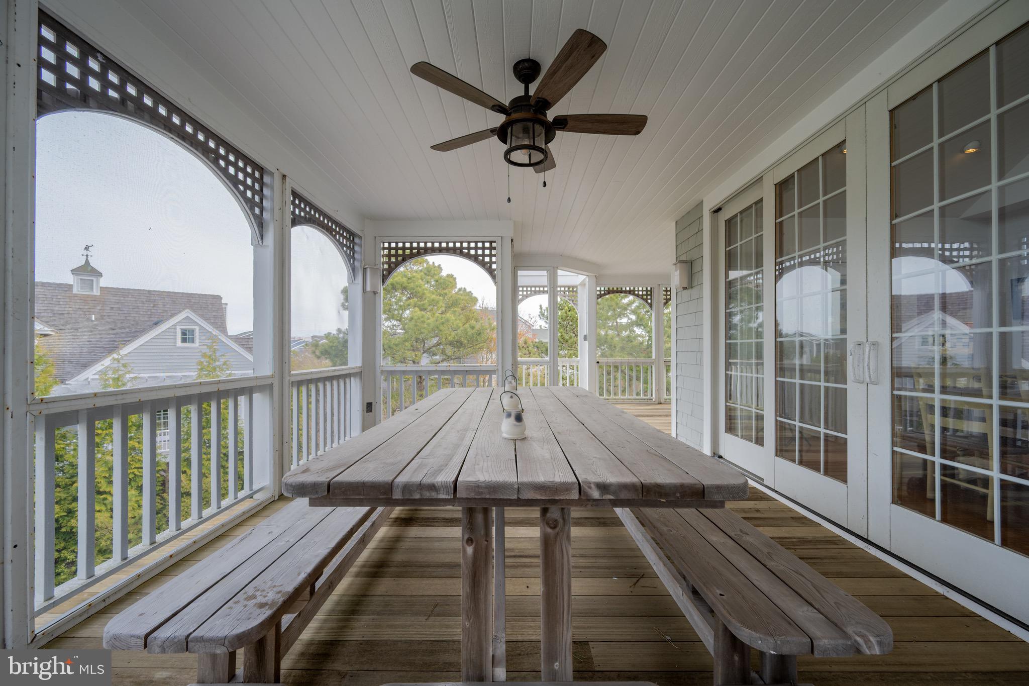 PELICANS POUCH - Residential