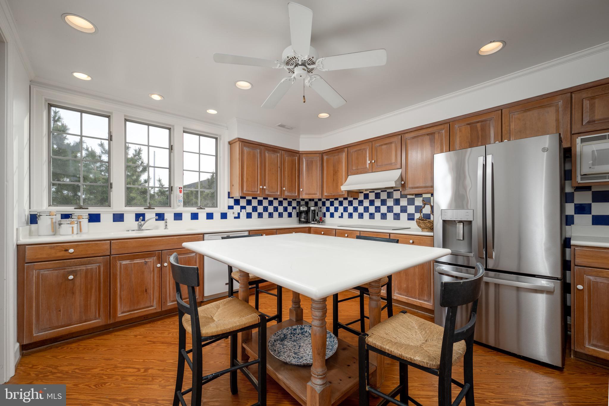 PELICANS POUCH - Residential