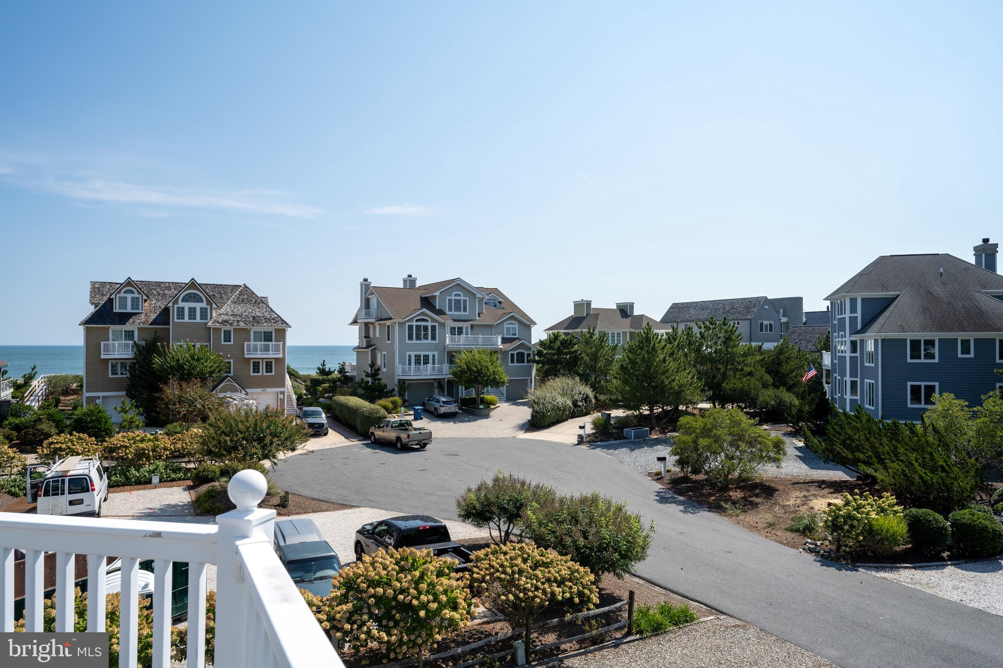 PELICANS POUCH - Residential