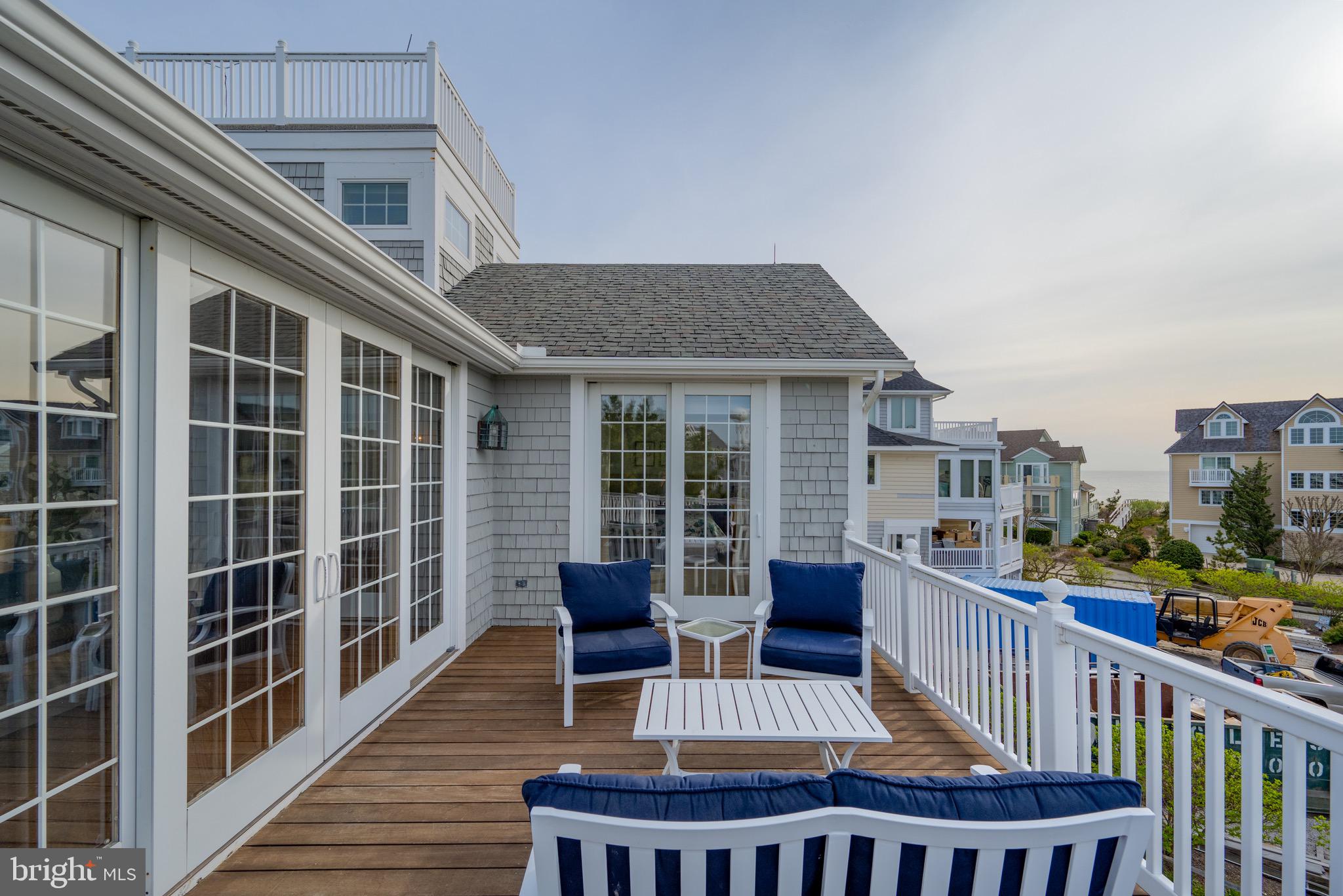 PELICANS POUCH - Residential