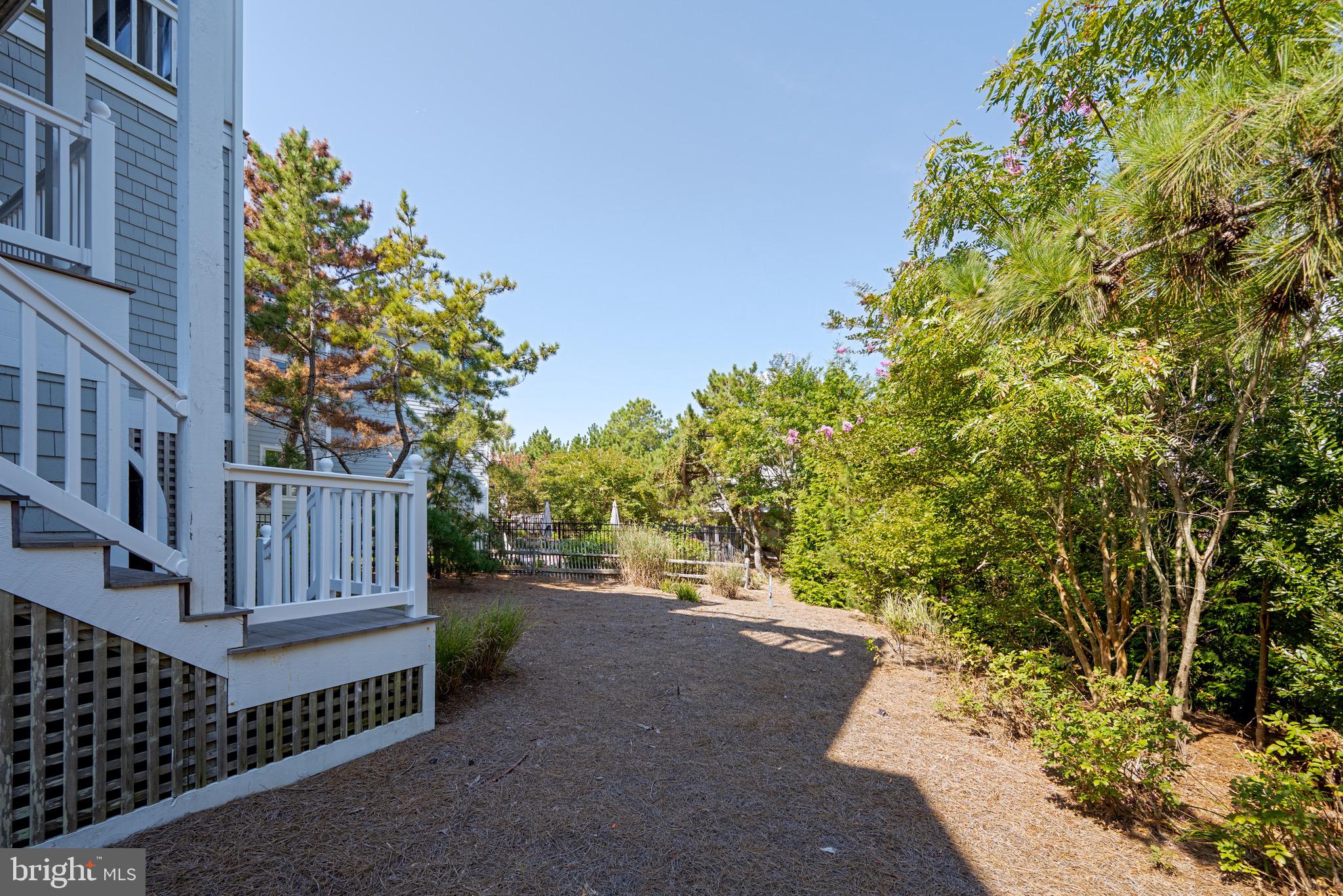 PELICANS POUCH - Residential