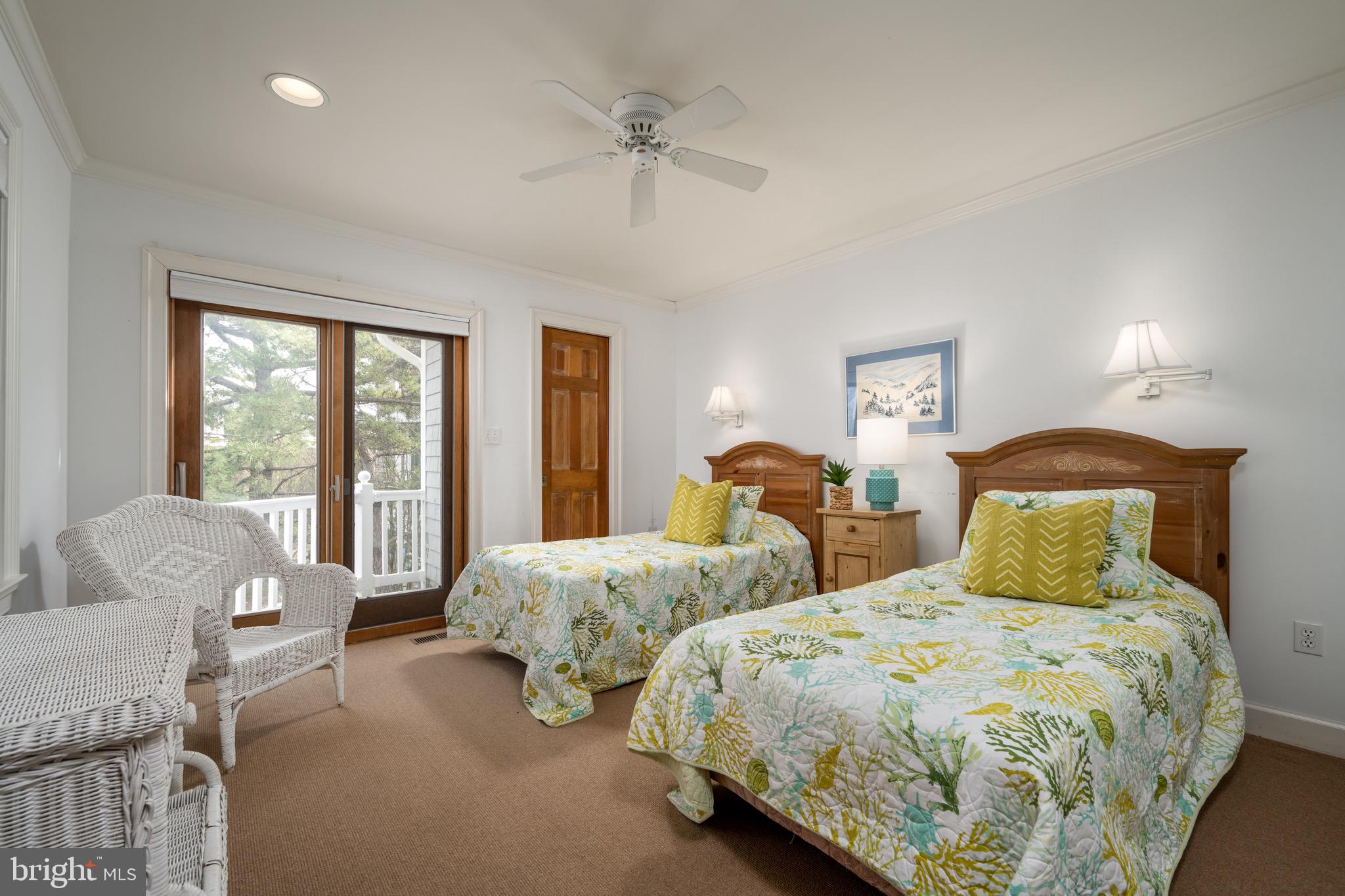 PELICANS POUCH - Residential