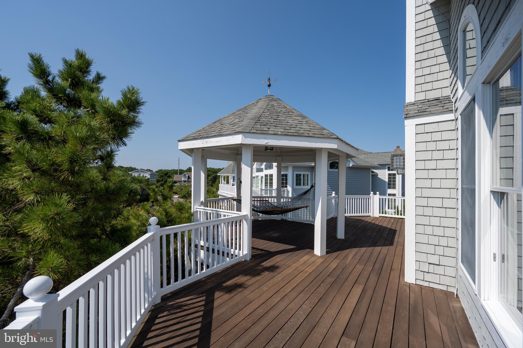 PELICANS POUCH - Residential