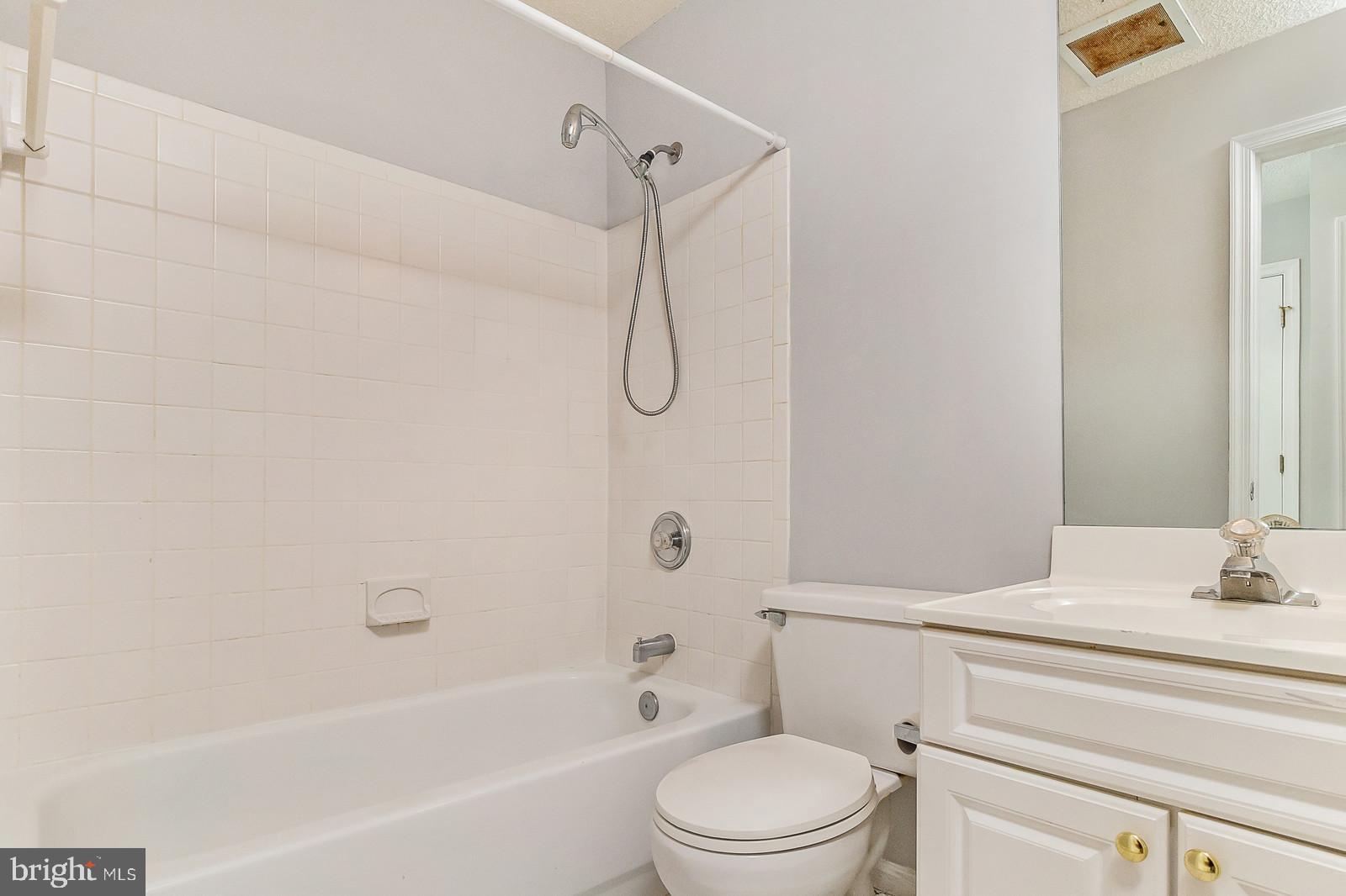 ASHBURN FARM - Residential