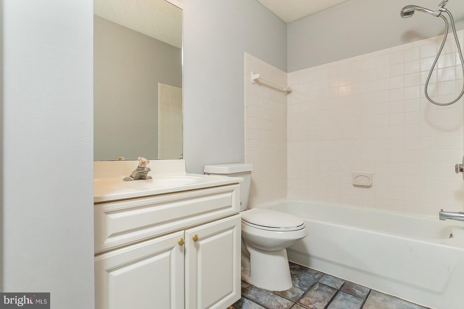 ASHBURN FARM - Residential