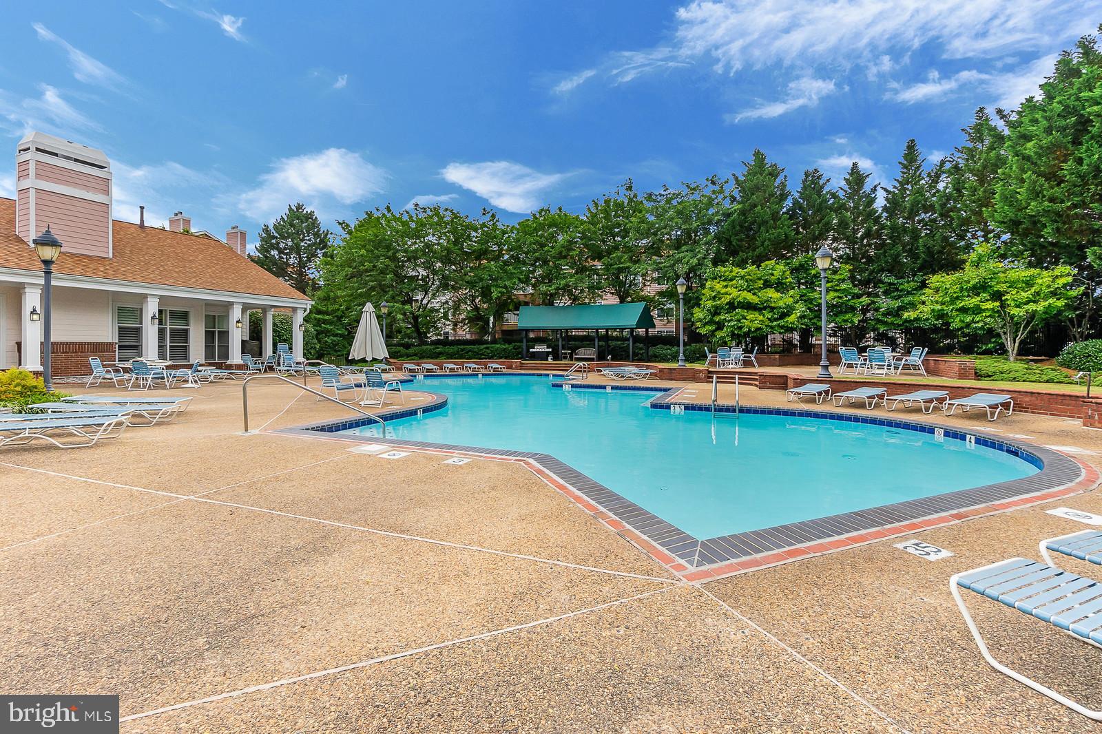 ASHBURN FARM - Residential