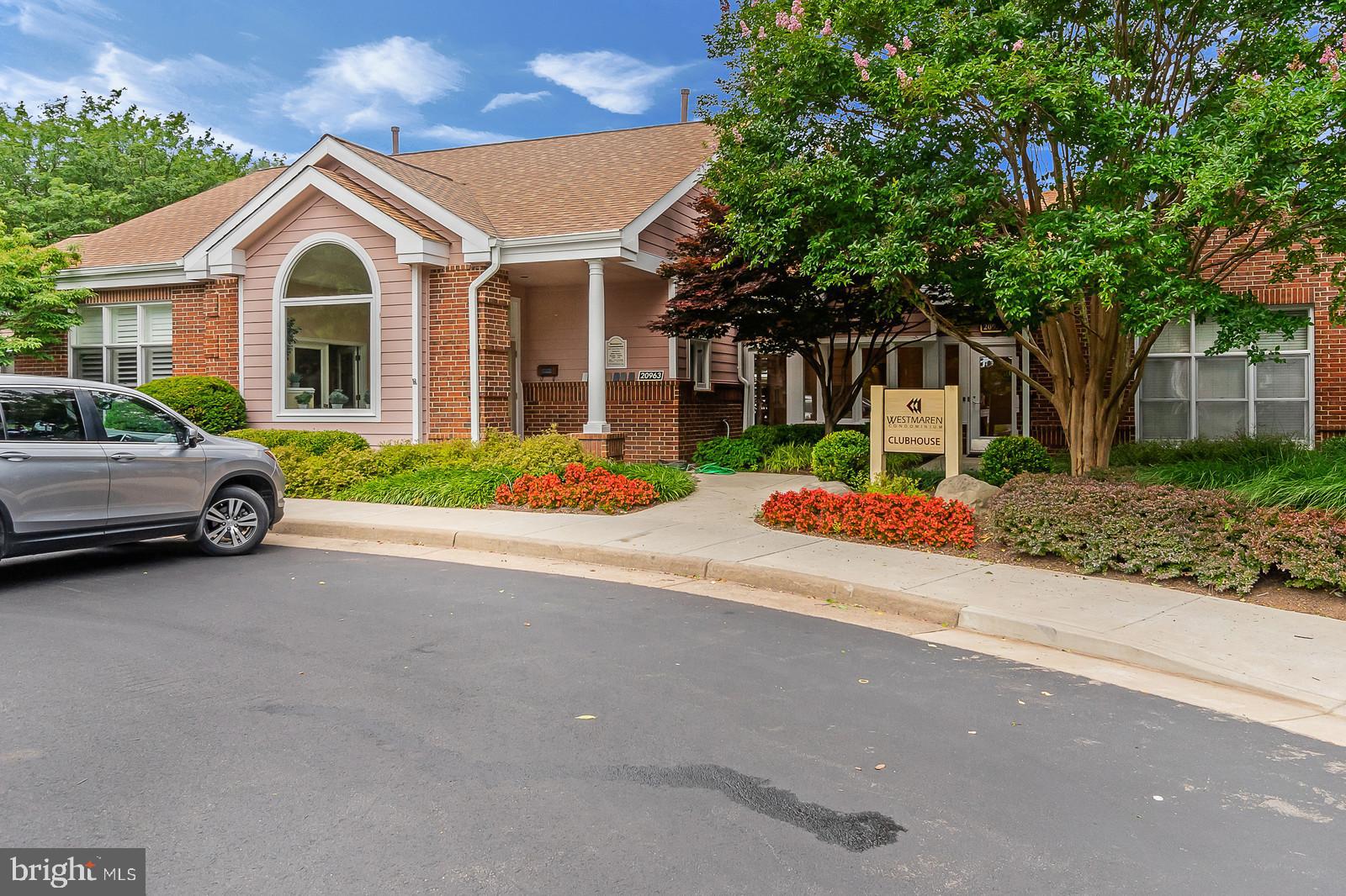 ASHBURN FARM - Residential