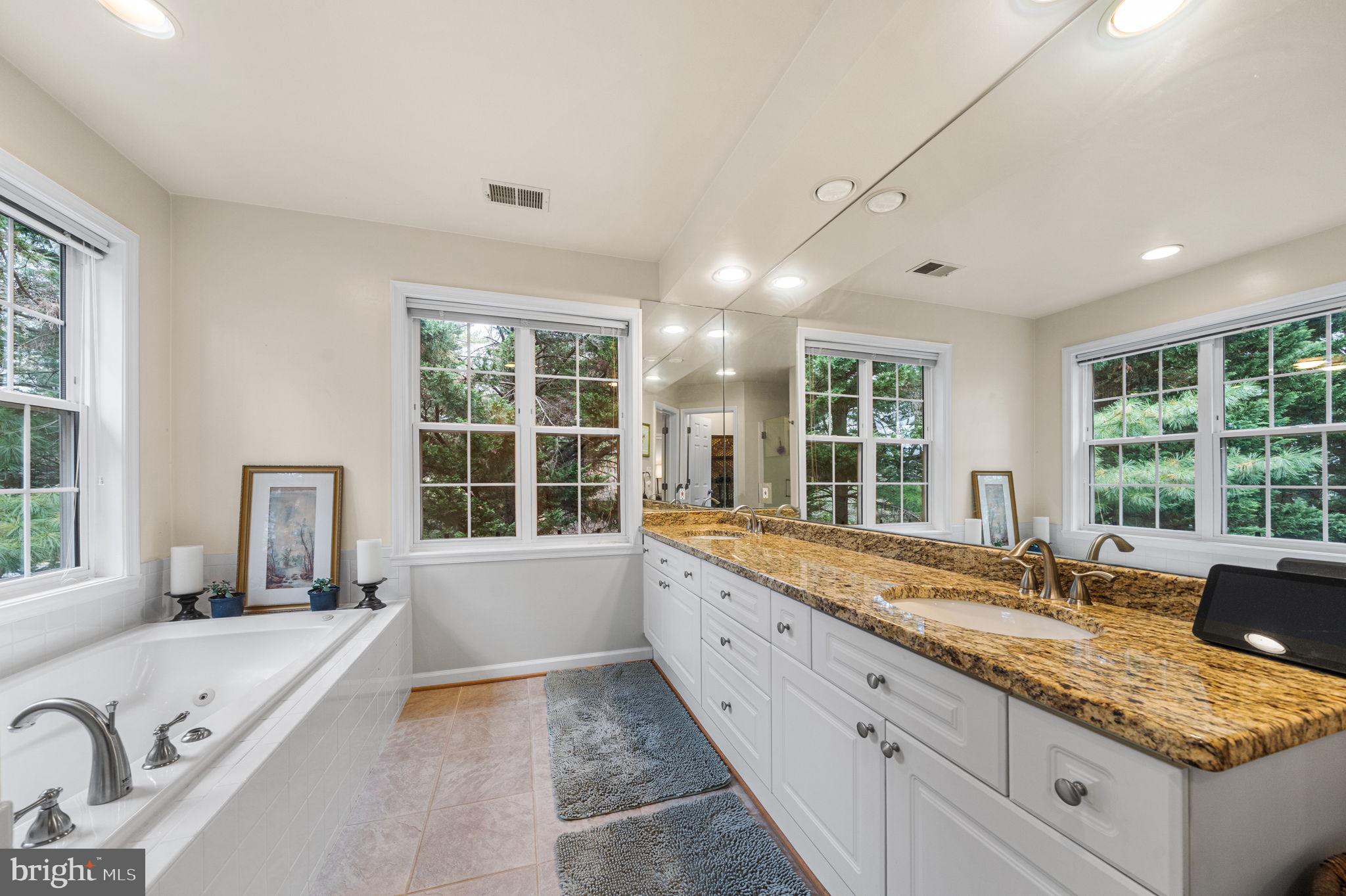 JERZY LAMOT - Residential