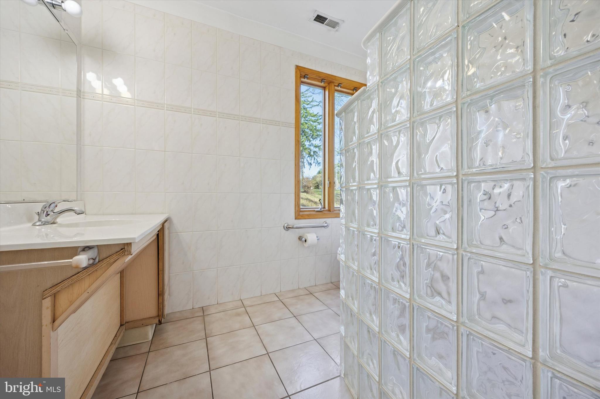 HUNTINGDON VALLEY - Residential