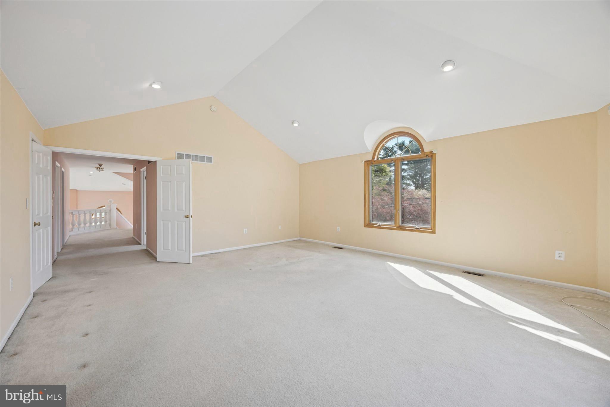 HUNTINGDON VALLEY - Residential