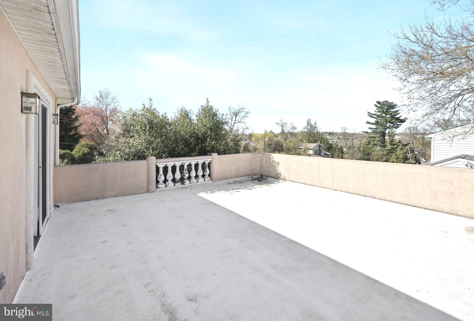 HUNTINGDON VALLEY - Residential