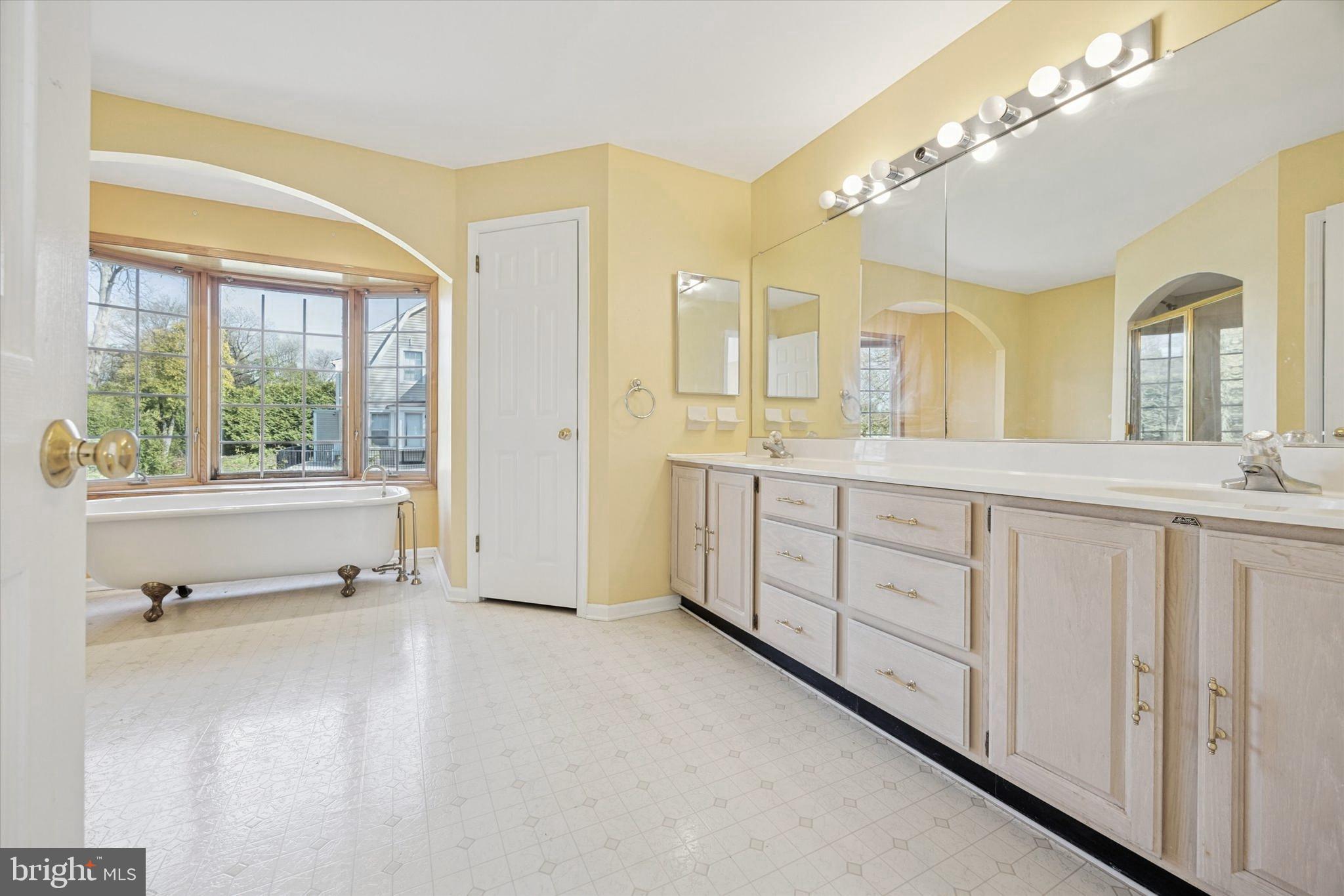 HUNTINGDON VALLEY - Residential