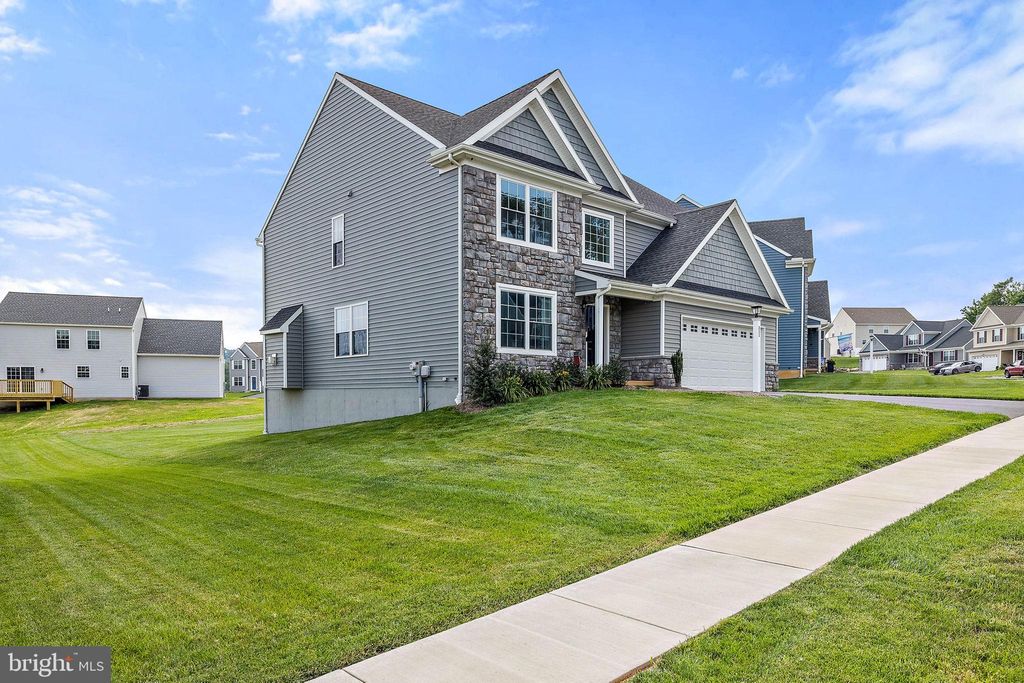 Photo of 211 DARLINGTON CT, NEW PROVIDENCE, PA 17560 (MLS # PALA2037784)