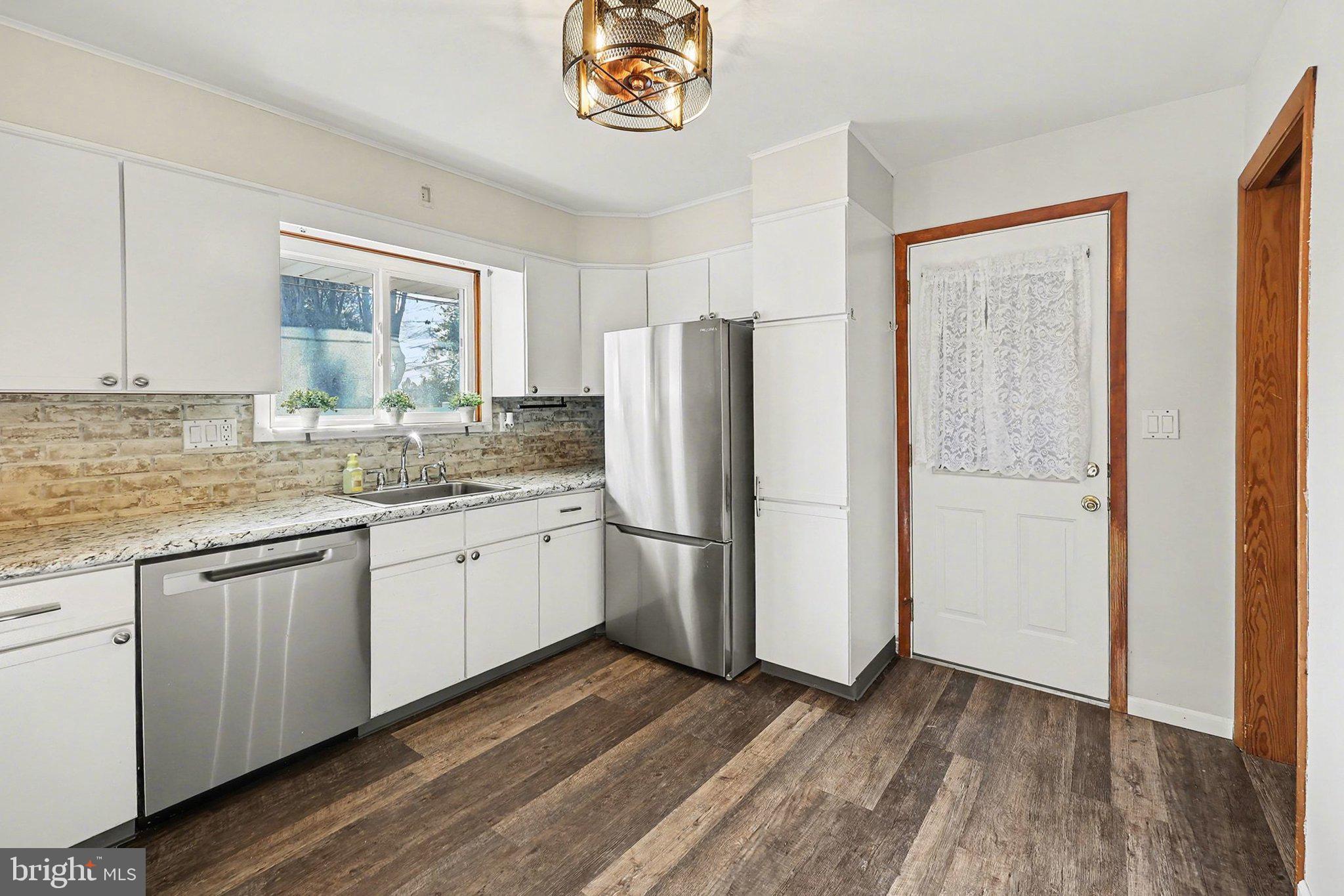 CEDAR CLIFF MANOR - Residential