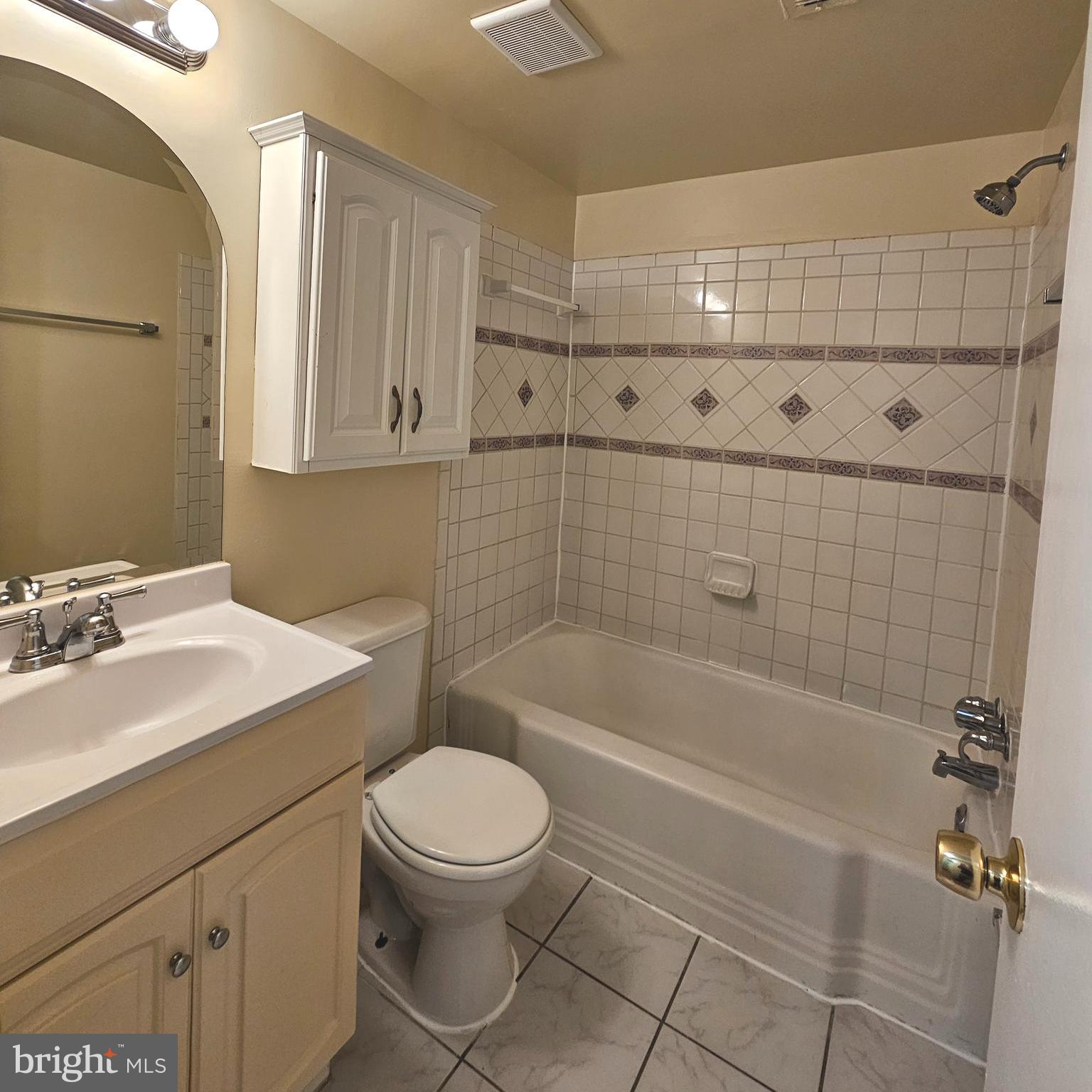 HERITAGE WOODS NORTH - Residential Lease