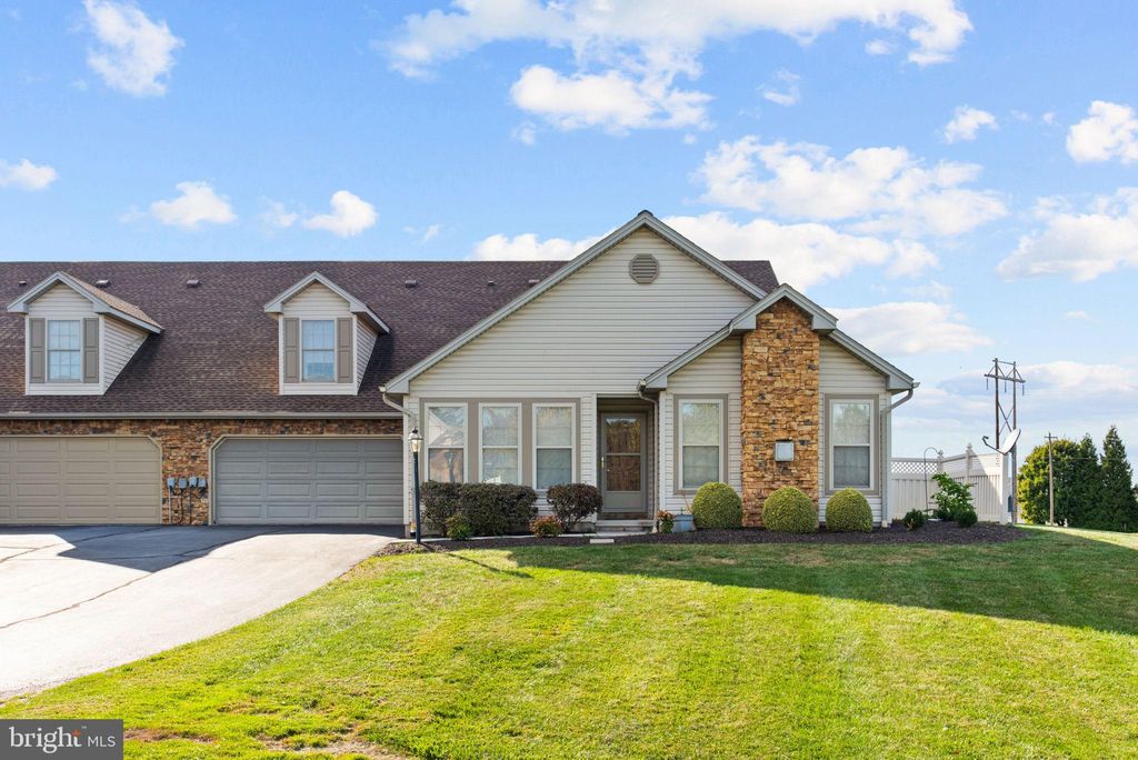 Photo of 1361 Wellington Drive #D3, YORK, PA 17408 (MLS # PAYK2089960)