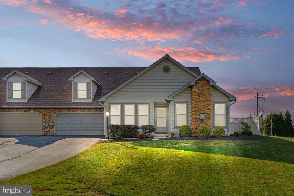 Photo of 1361 Wellington Drive #D3, YORK, PA 17408 (MLS # PAYK2089960)
