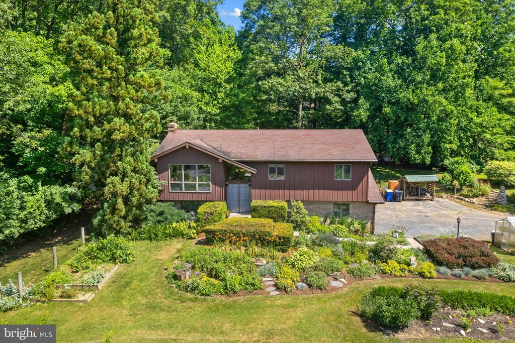 Photo of 918 Glorry Lane, Narvon, PA 17555 (MLS # PALA2052486)