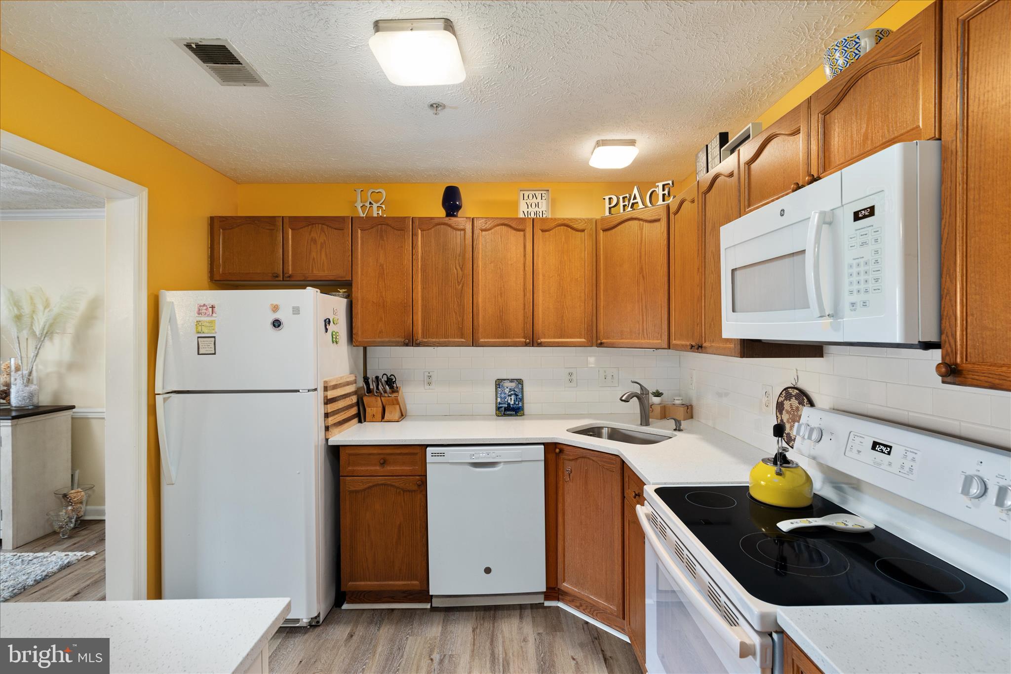 PARKVIEW CONDOMINIUMS - Residential