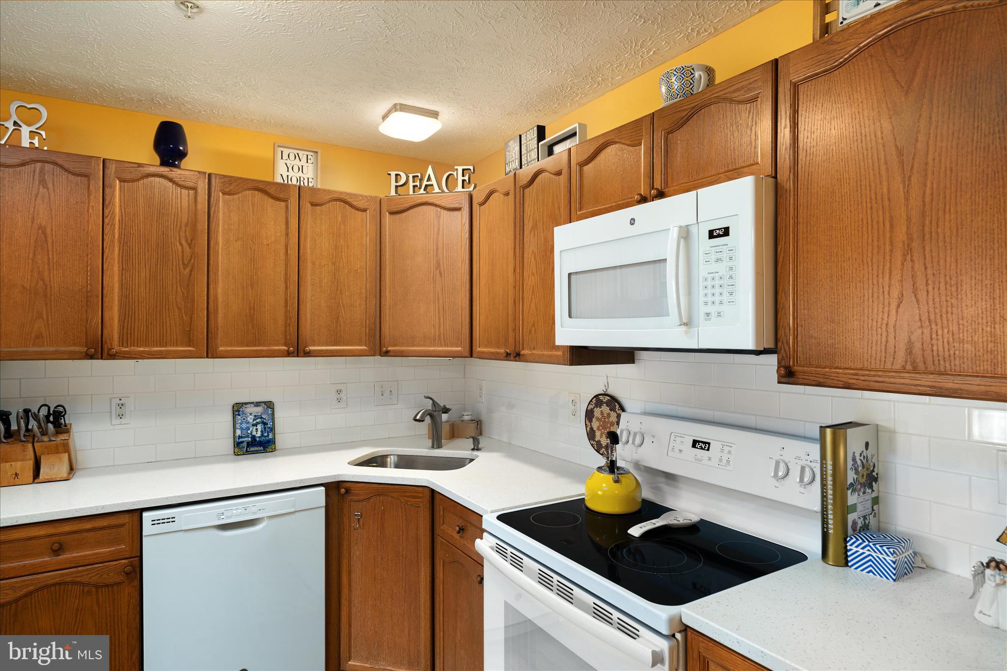 PARKVIEW CONDOMINIUMS - Residential