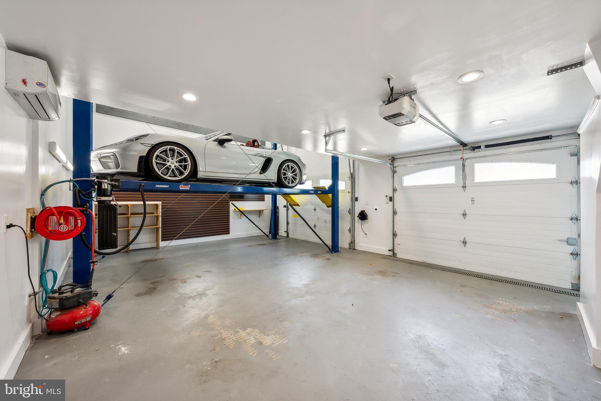 ENGLISH VILLAGE - Residential