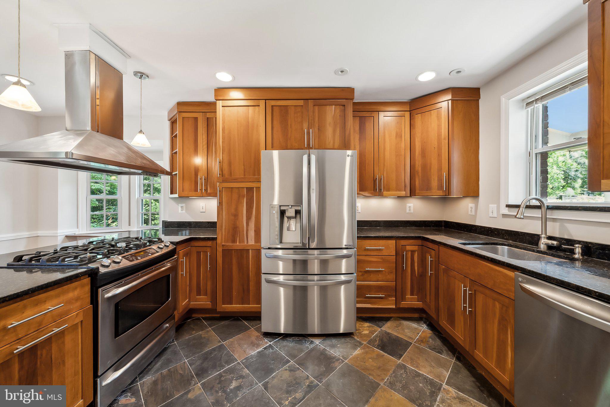 ENGLISH VILLAGE - Residential