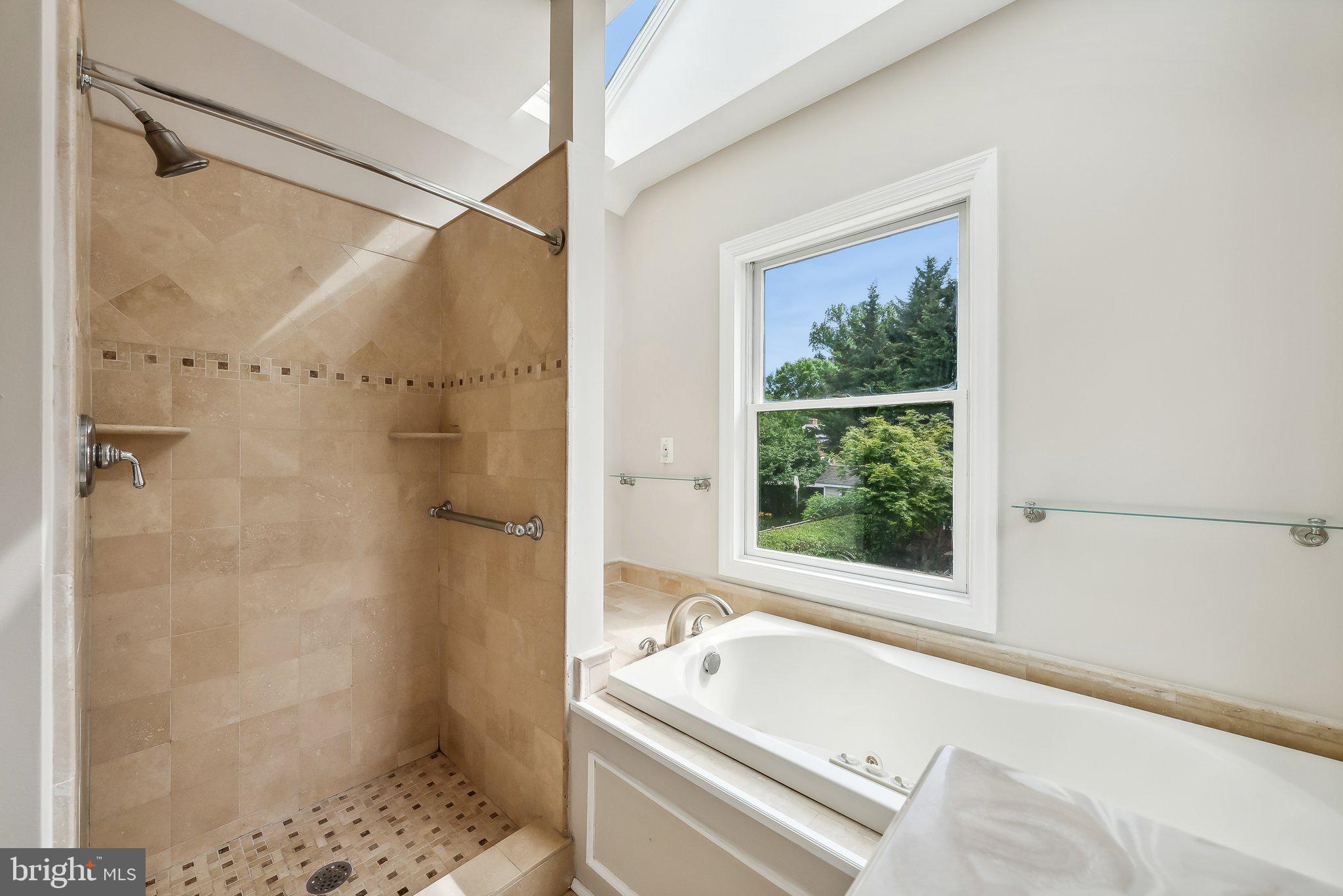 ENGLISH VILLAGE - Residential