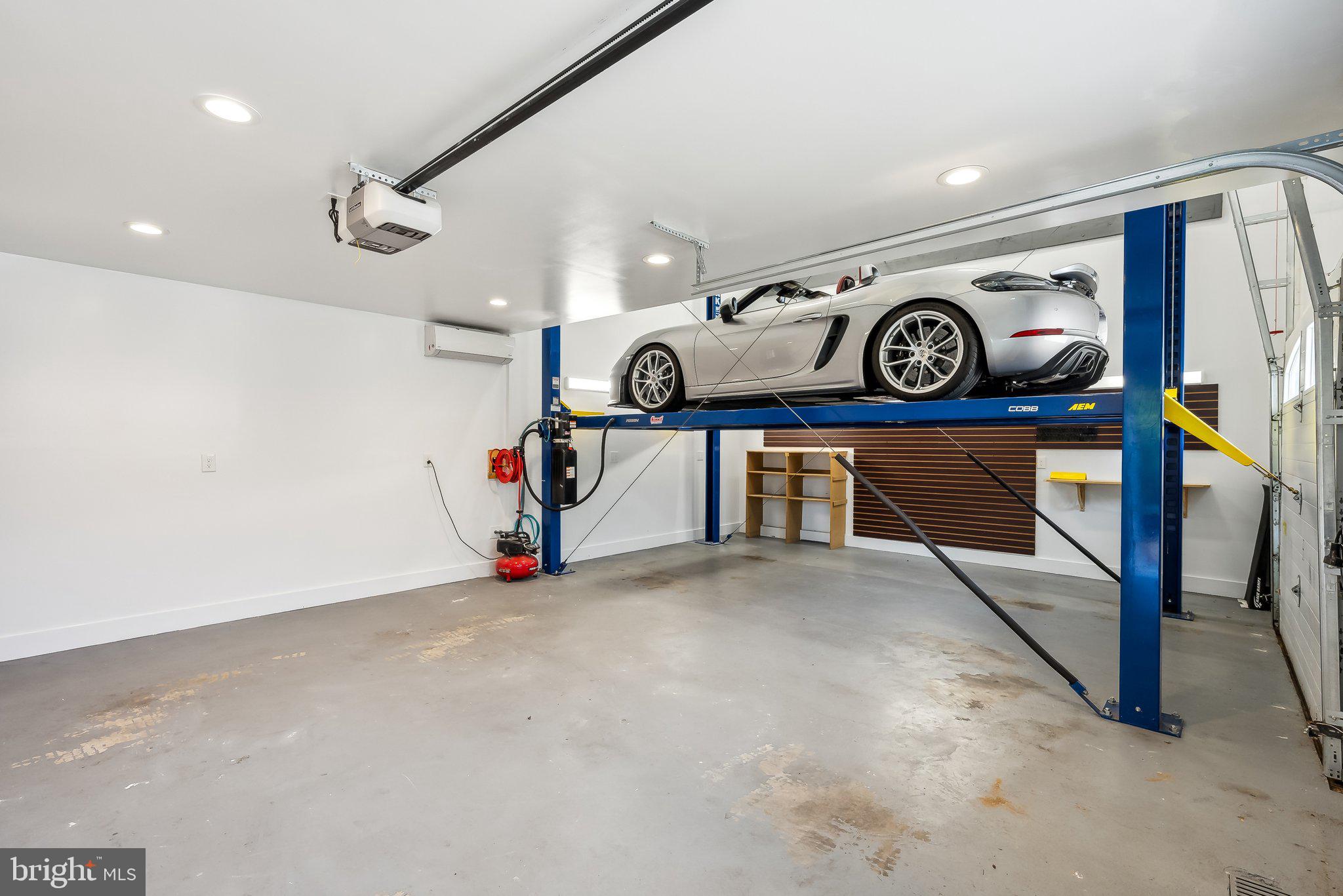 ENGLISH VILLAGE - Residential