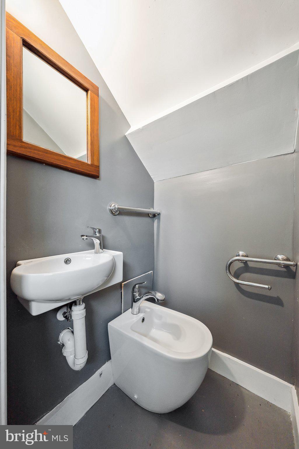 ENGLISH VILLAGE - Residential