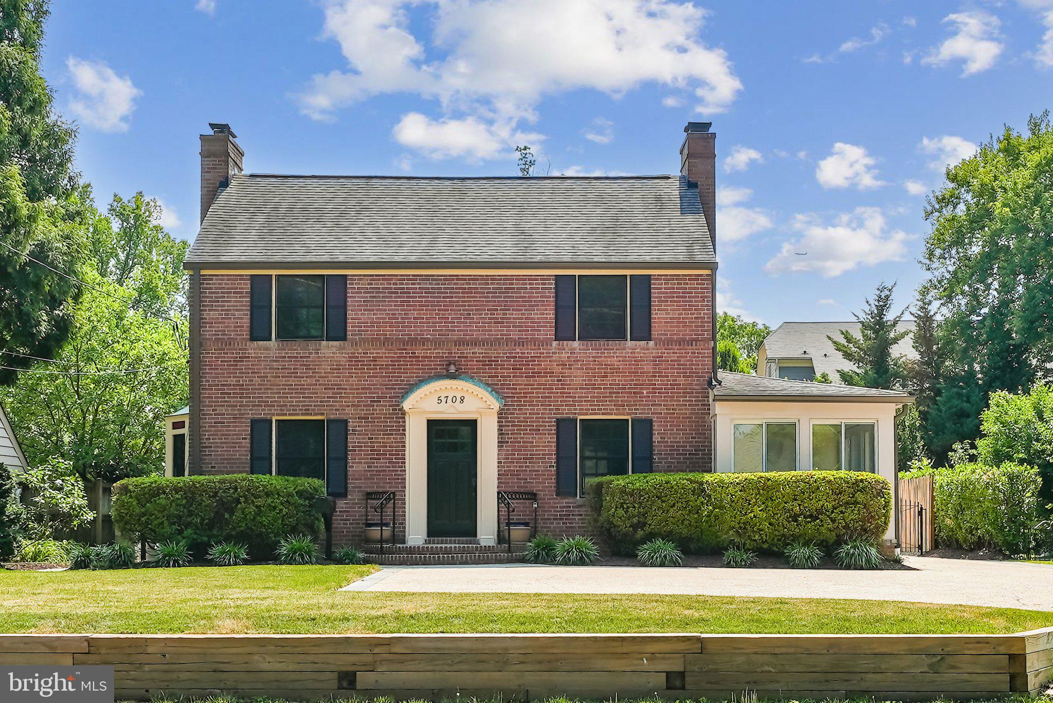 ENGLISH VILLAGE - Residential