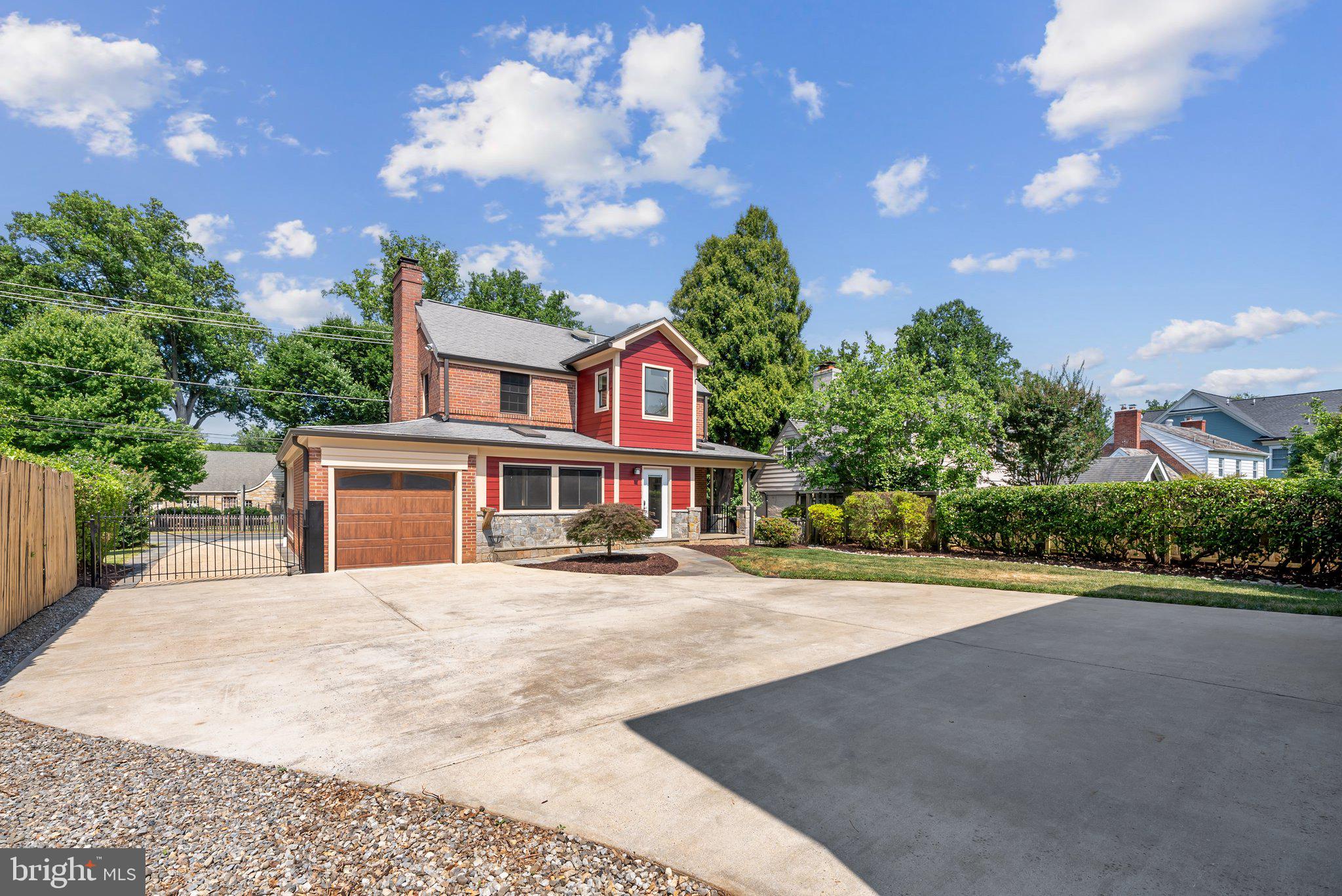 ENGLISH VILLAGE - Residential