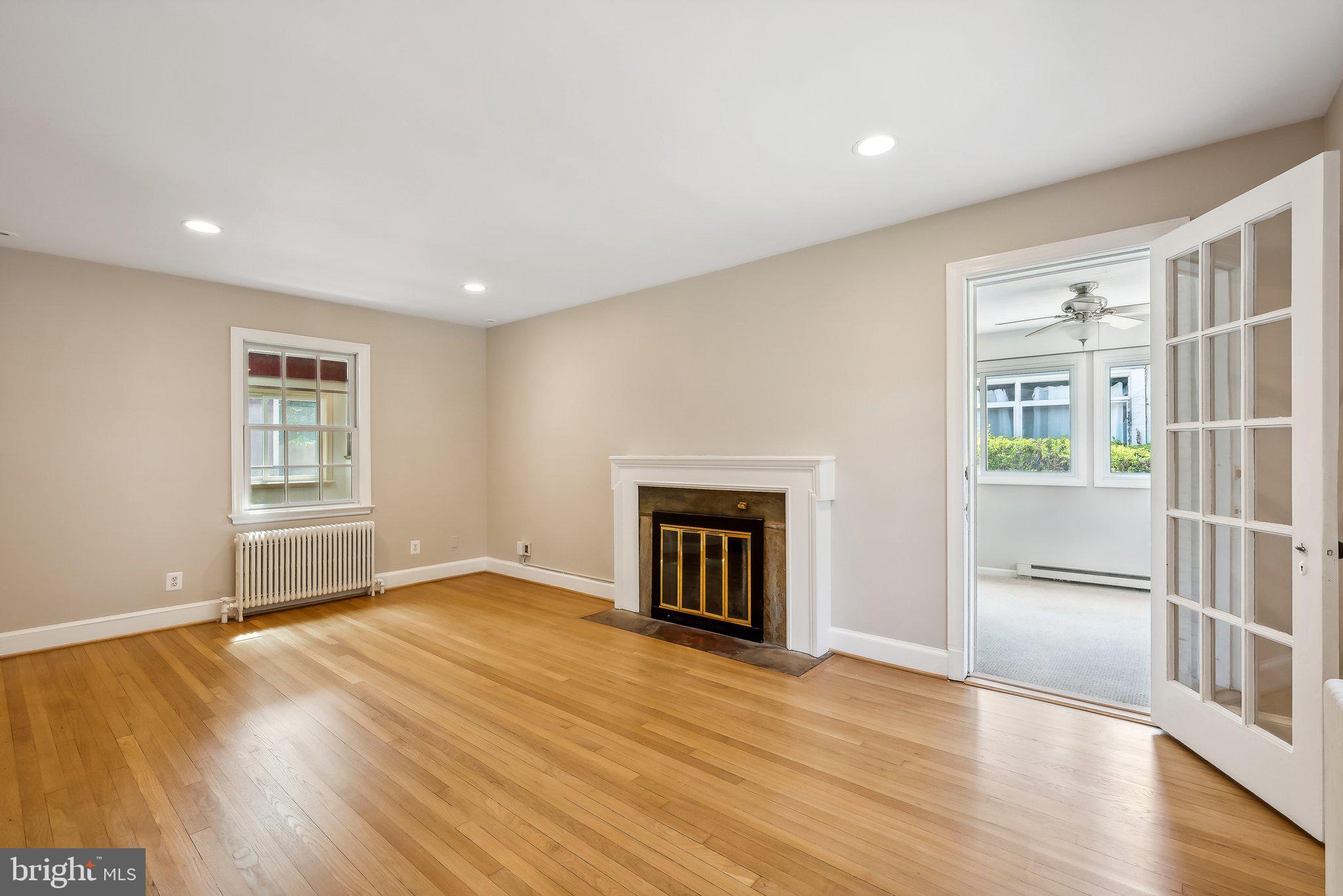 ENGLISH VILLAGE - Residential