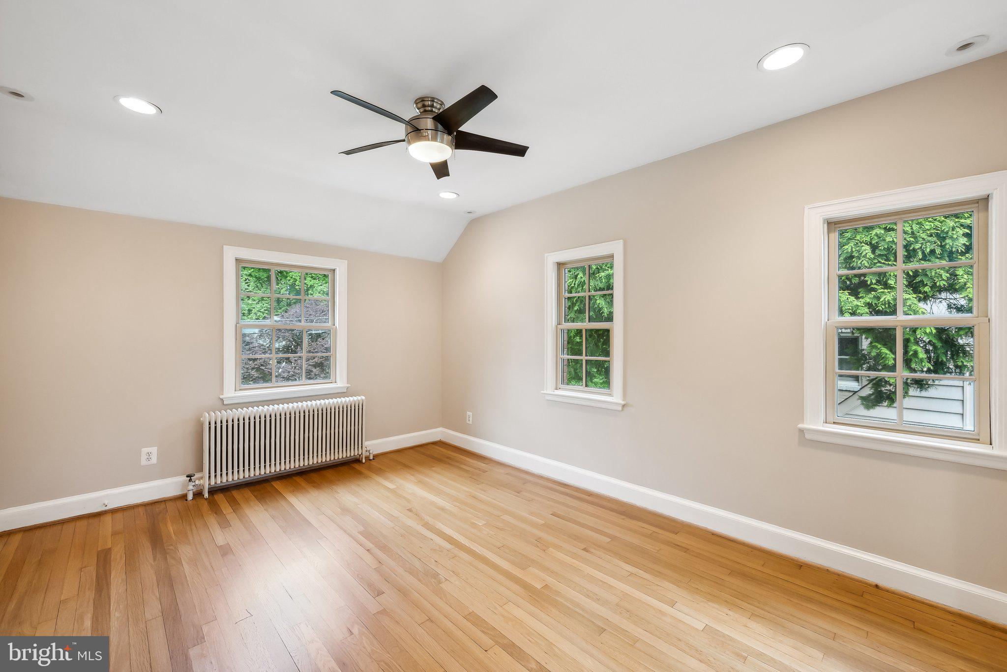 ENGLISH VILLAGE - Residential