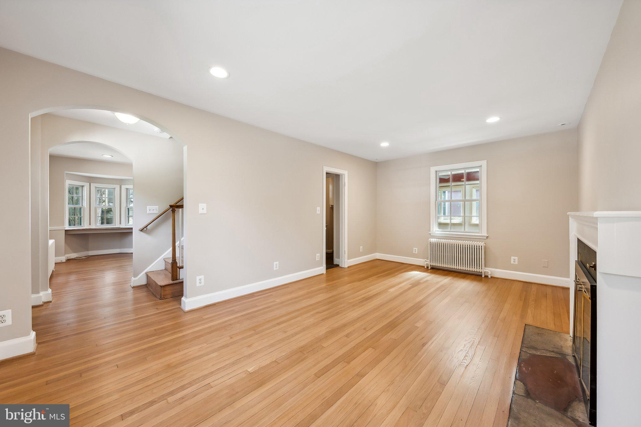 ENGLISH VILLAGE - Residential