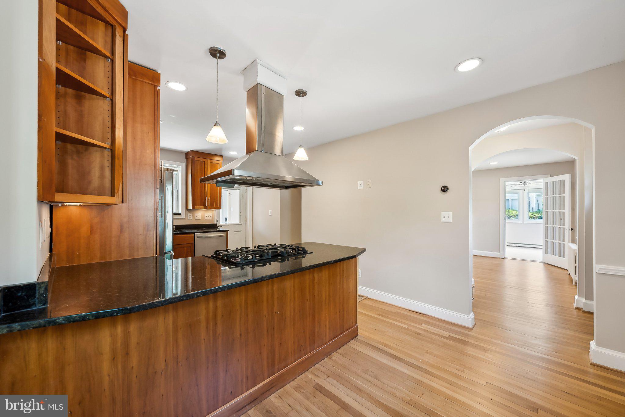 ENGLISH VILLAGE - Residential