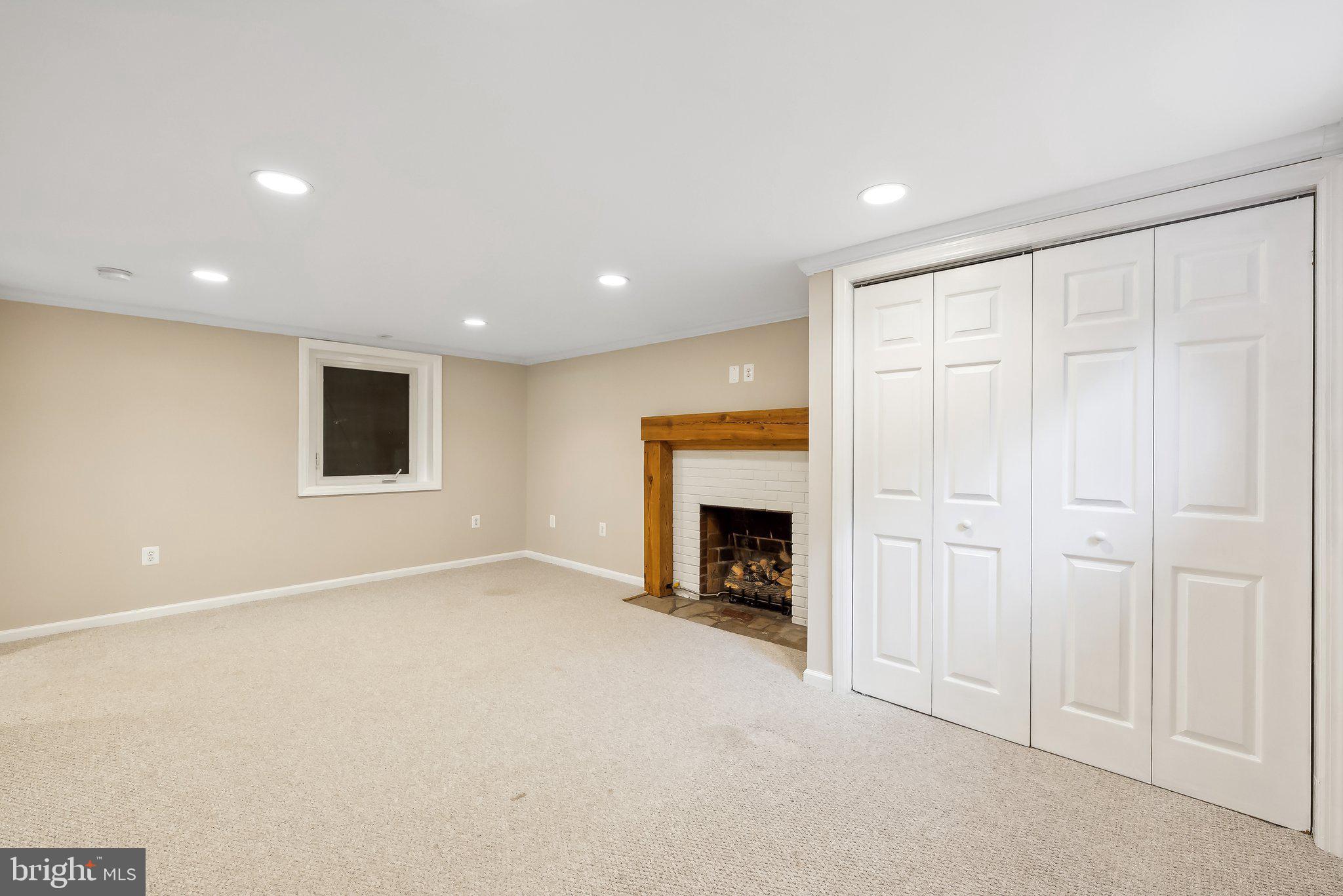 ENGLISH VILLAGE - Residential