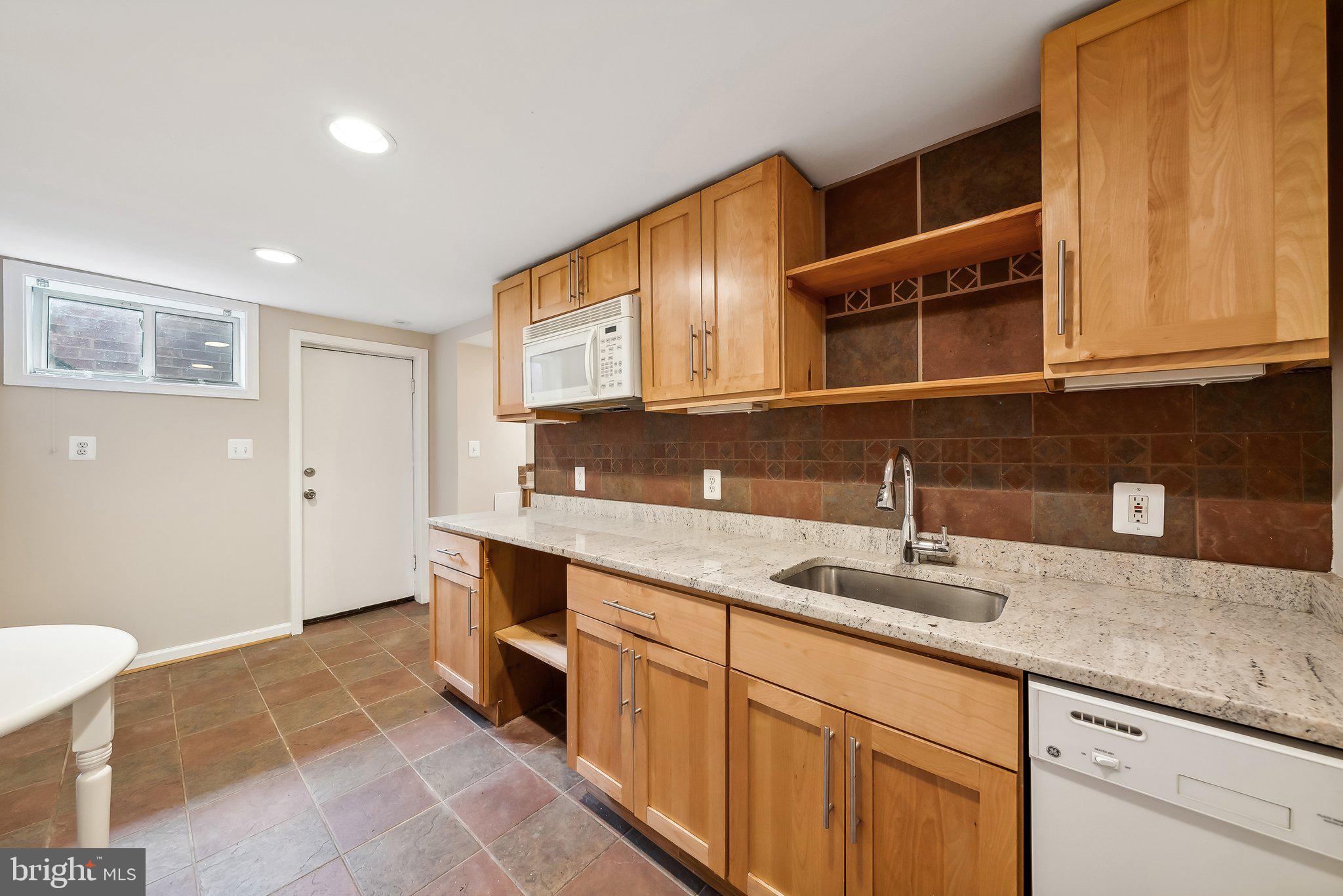 ENGLISH VILLAGE - Residential