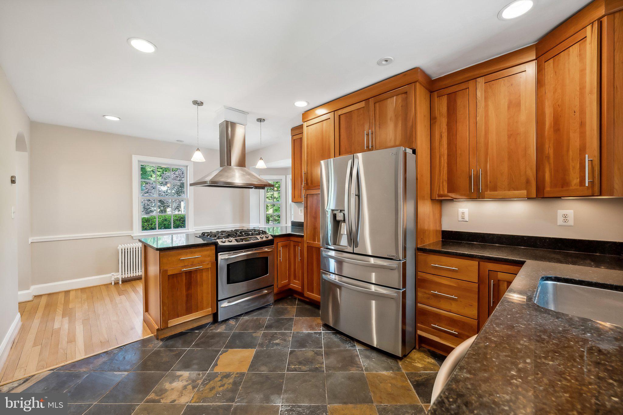 ENGLISH VILLAGE - Residential