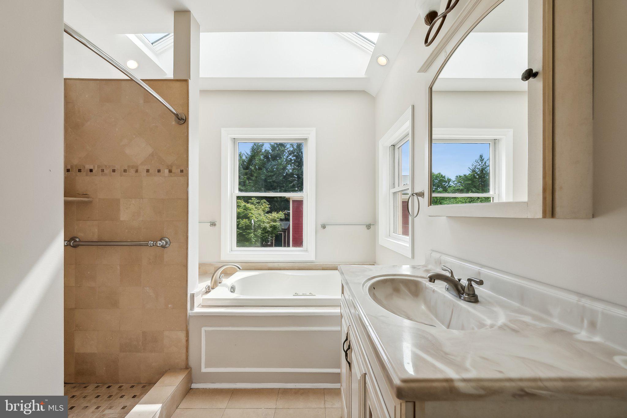 ENGLISH VILLAGE - Residential