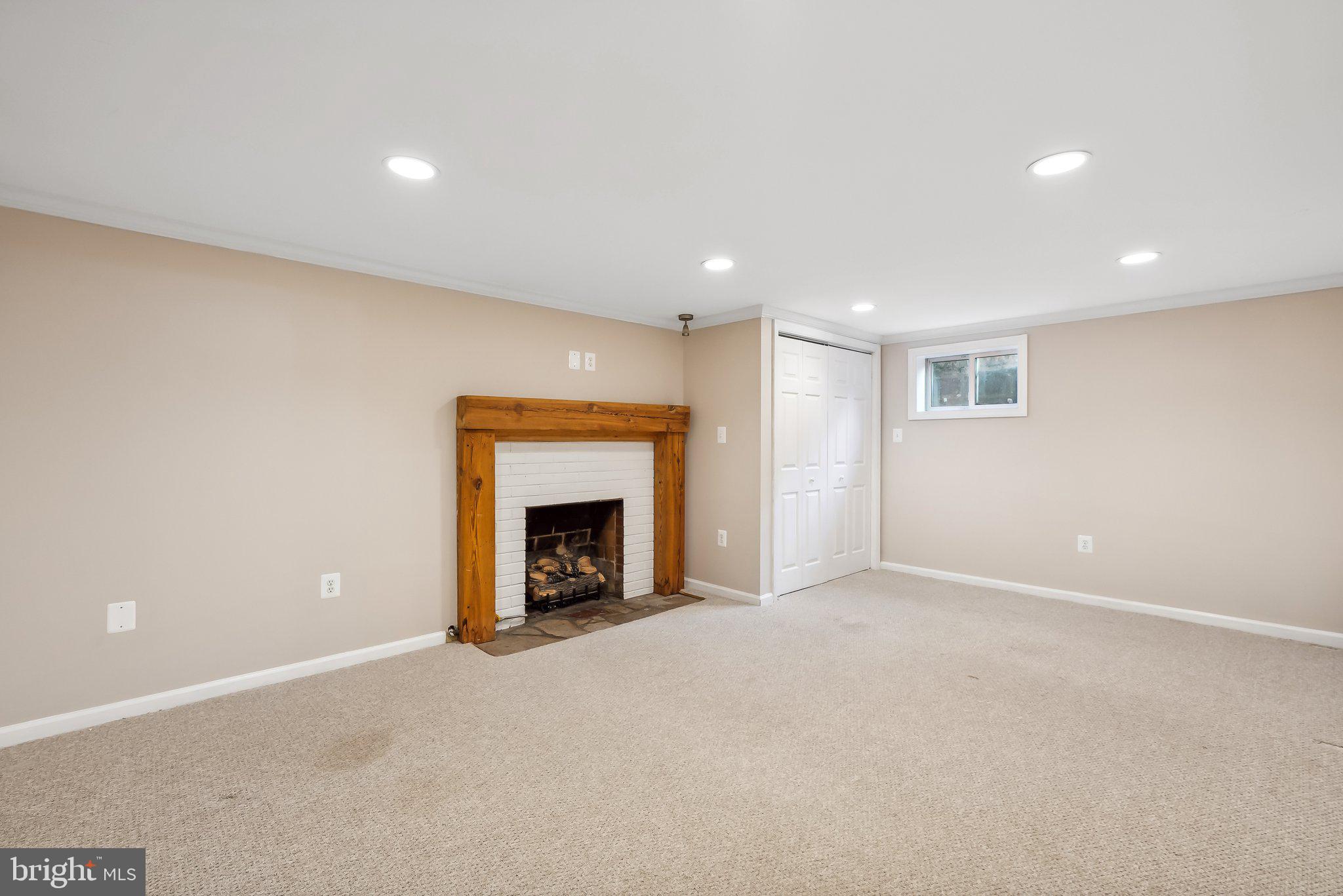 ENGLISH VILLAGE - Residential