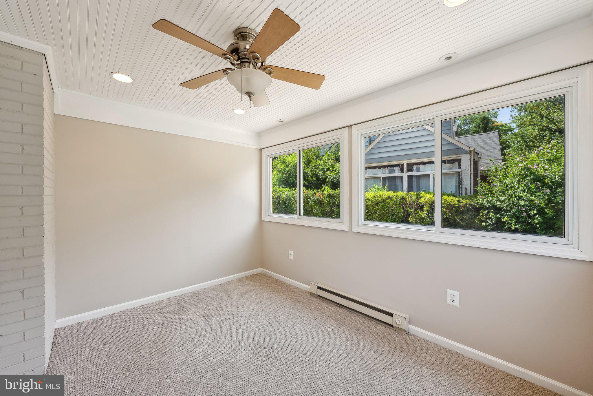 ENGLISH VILLAGE - Residential