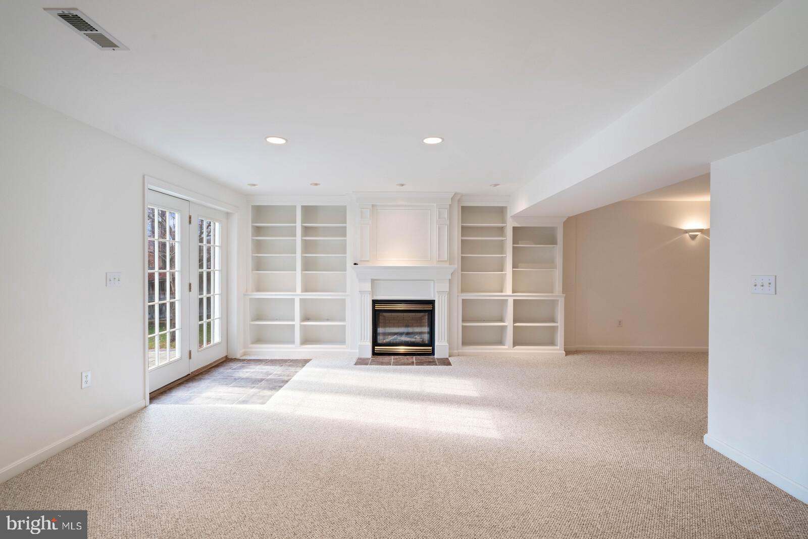 BLOOMS CROSSING - Residential