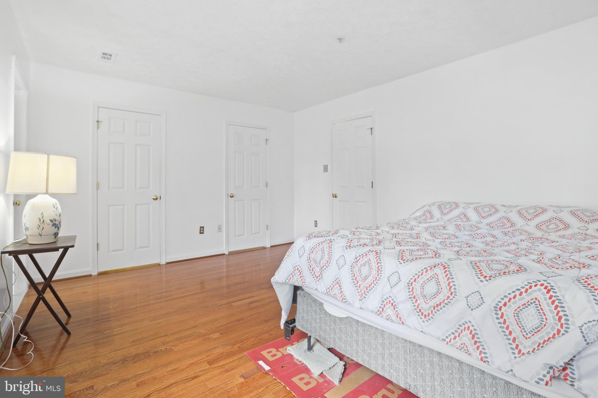 CONSTANT FRIENDSHIP - Residential