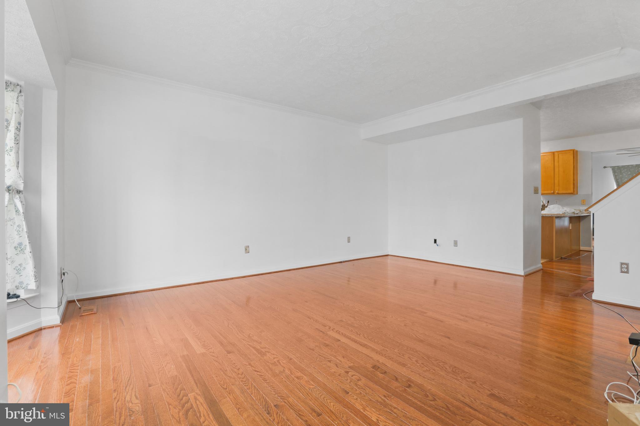 CONSTANT FRIENDSHIP - Residential