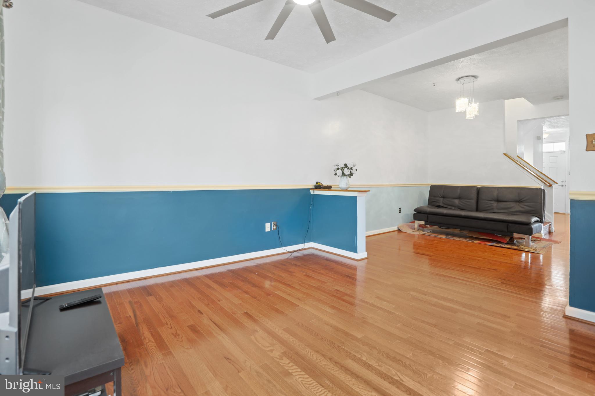 CONSTANT FRIENDSHIP - Residential