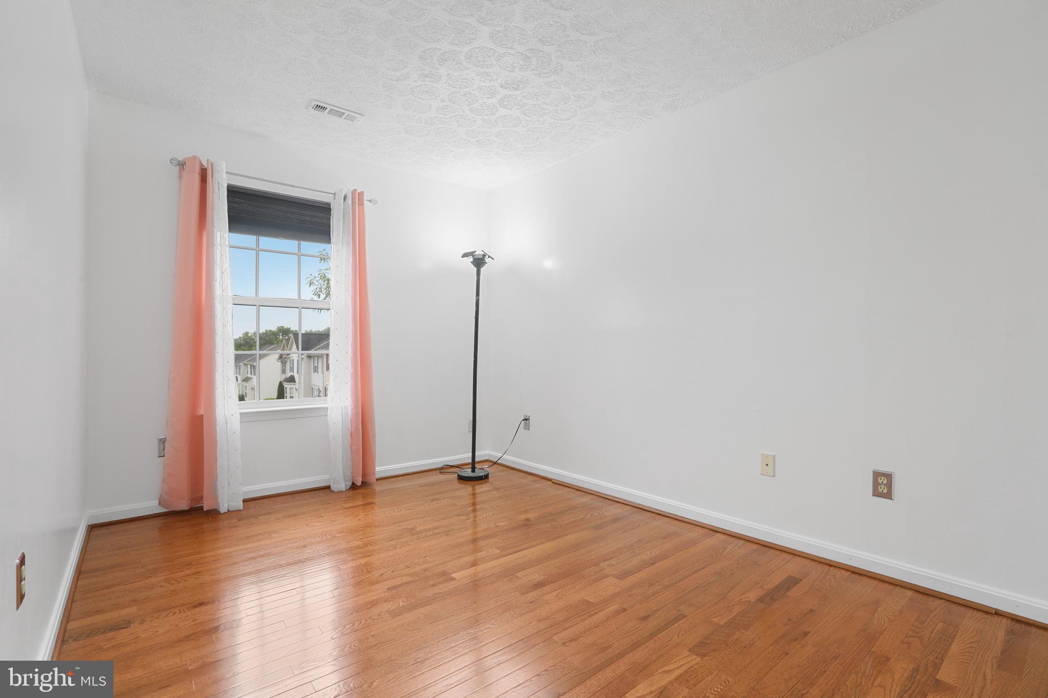 CONSTANT FRIENDSHIP - Residential