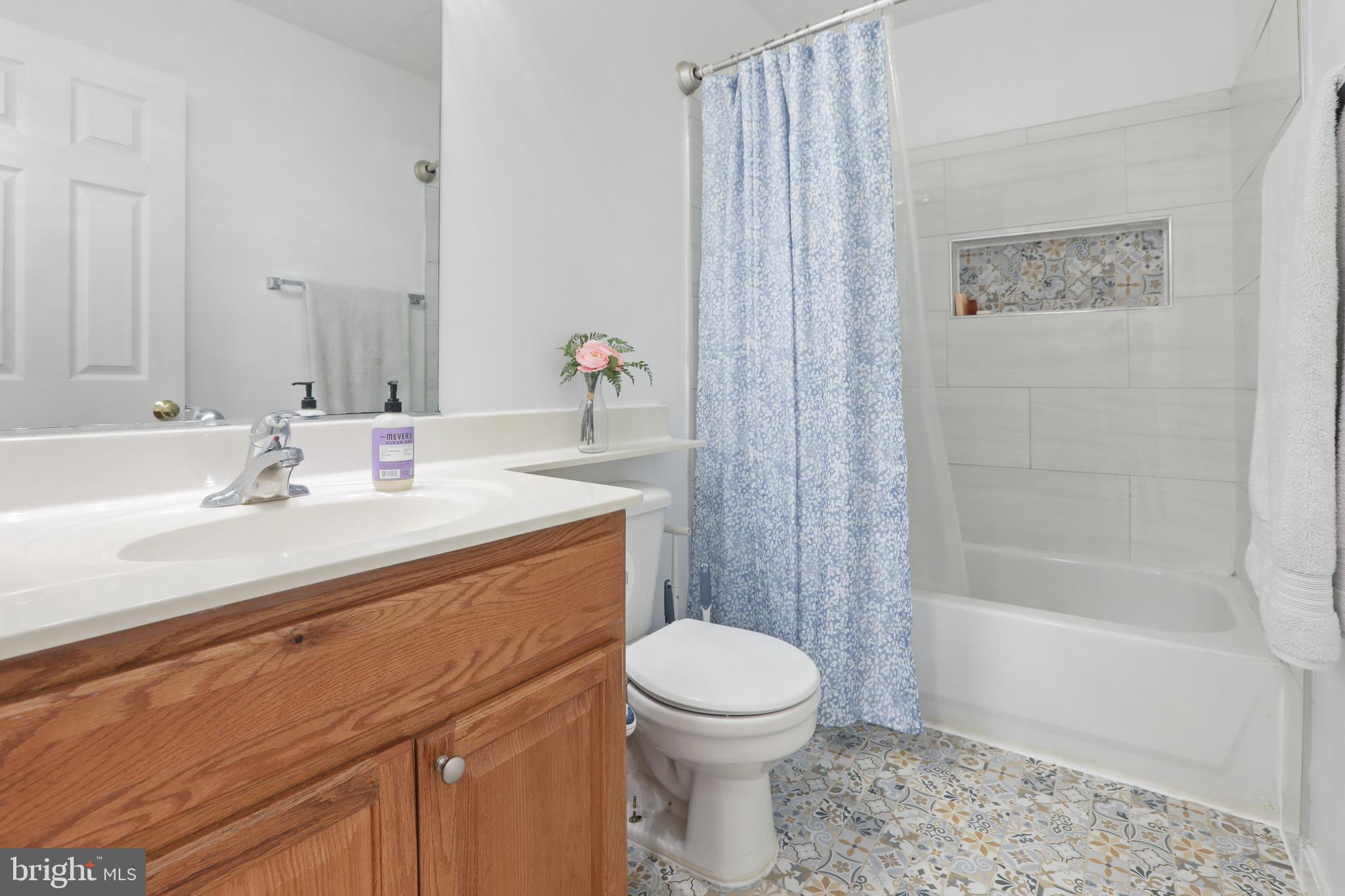 CONSTANT FRIENDSHIP - Residential