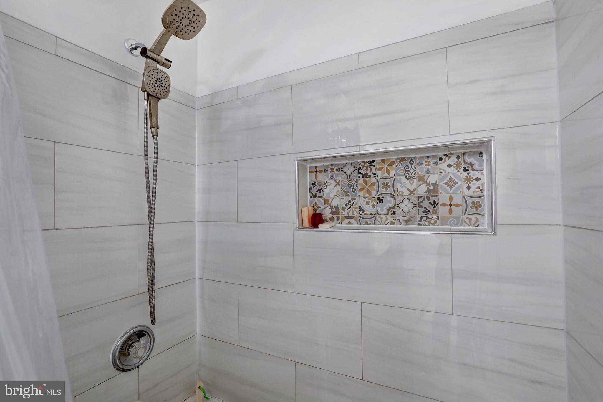 CONSTANT FRIENDSHIP - Residential