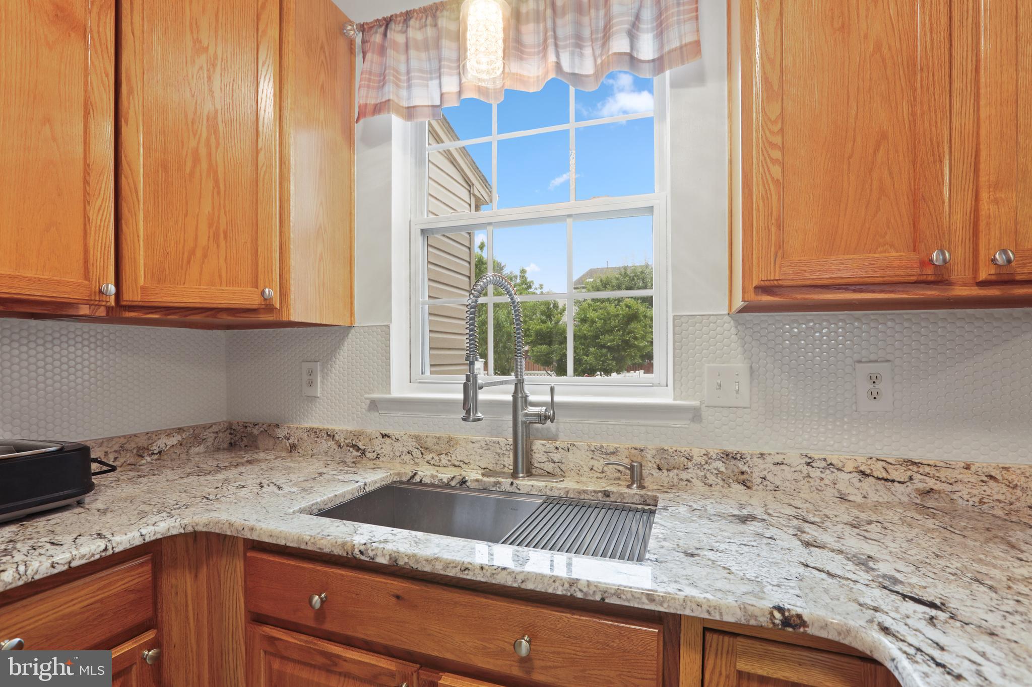 CONSTANT FRIENDSHIP - Residential